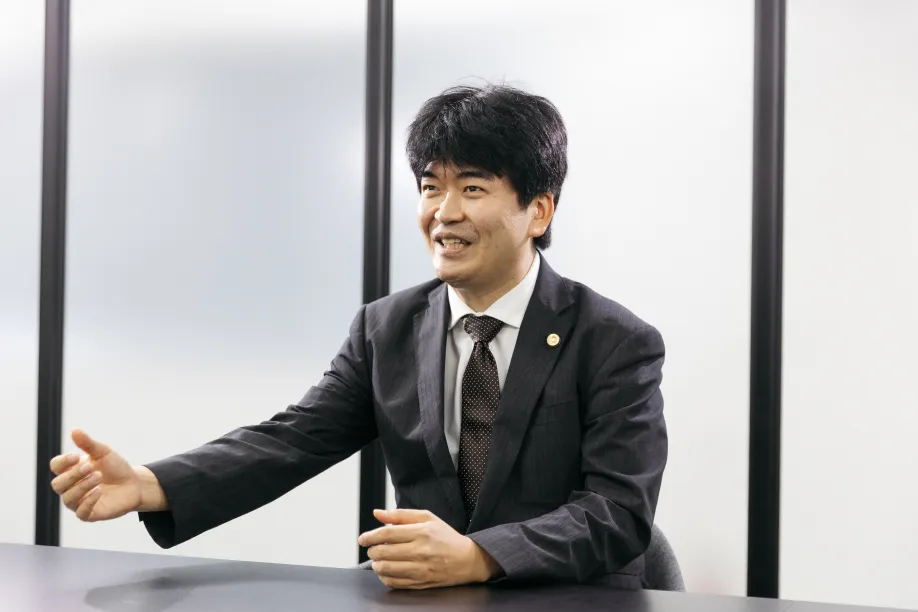 法律事務所S 座間・相模原南オフィスで活動する理由や想いについて話す前平 雄矢弁護士